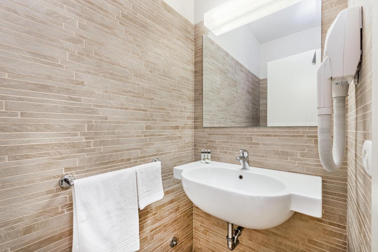 & Exclusive 3* Marina Di Carrara