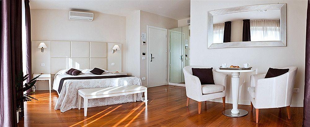 Hotel & Exclusive Marina Di Carrara